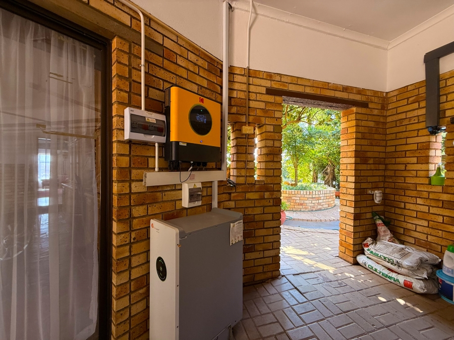 6 Bedroom Property for Sale in Van Der Hoff Park North West